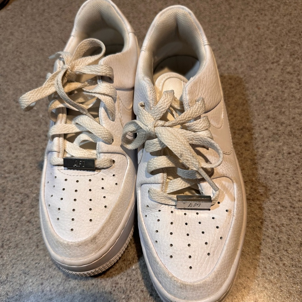 Women Nike Airforce. 1 size 6 White